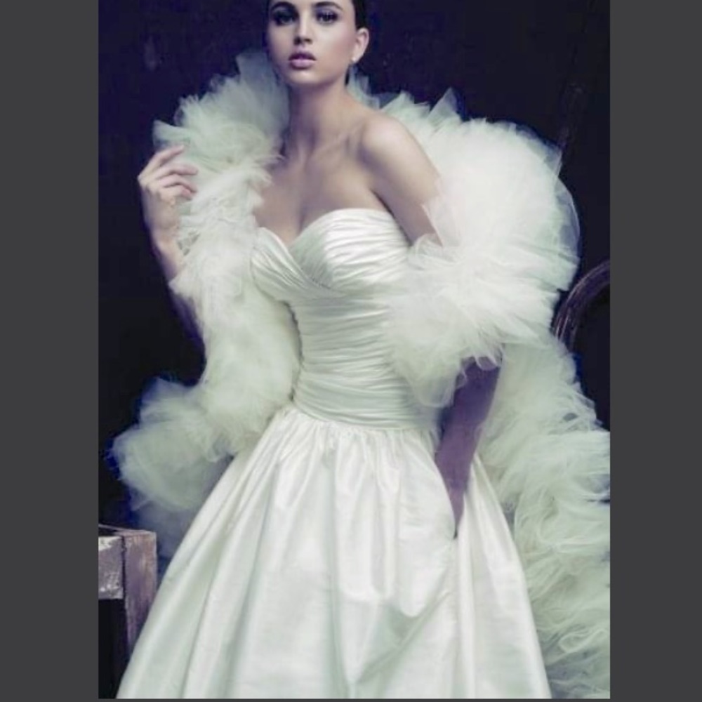 Paloma Blanca Wedding Dress Style# 4006